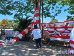 Pedagang Bendera Merah Putih di Pamekasan Mengeluh Sepi Pembeli