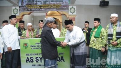 Bupati Tapsel Diminta Masyarakat Jadi Imam Salat Subuh di Angkola Barat