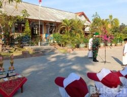 Babinsa Masuk Sekolah, Personil Koramil 0826/01 Pamekasan Jadi Pembina Upacara di SDN Bettet 1