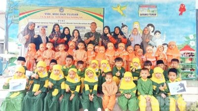 Anggota Koramil 0826-05 Larangan, Pamekasan Tanamkan Jiwa Nasionalisme Sejak Dini