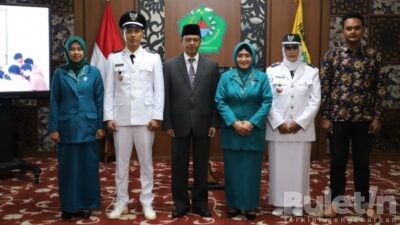 PJ Bupati Pamekasan Lantik Dua Kepala Desa PAW, Ini Pesannya