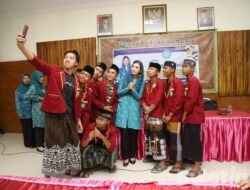 Ketua Tim Penggerak PKK Kabupaten Trenggalek Ajak Santri Menjadi Pejuang-pejuang Masa Kini