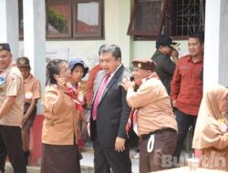 Bupati Tapsel Motivasi Anak-anak Spesial di SLB Angkola Timur: Tetap Semangat