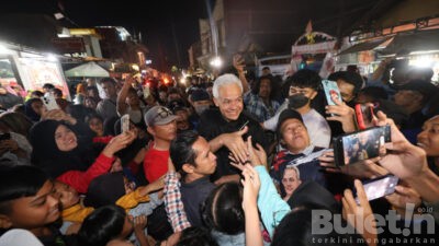 Sambutan Antusias dan Sayur Lodeh Warnai Kunjungan Ganjar ke Pemukiman Buruh di Bandung