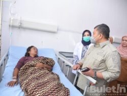Bupati Tapsel Kunjungi Para Korban Bus Terguling di Arse