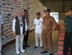 Pj Bupati Bondowoso Sidak Ketersediaan Bahan Pangan dan BBM Hingga SPBE