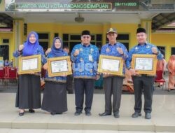 Pemko Padangsidimpuan Serahkan Sertifikat Pelayanan Publik