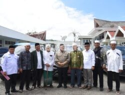 Bupati Tapsel Serahkan Bantuan 5 Unit Kenderaan Mobil Dinas Kepada Ormas Islam