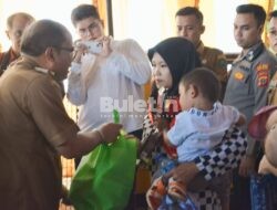 Pj. Wali Kota Padangsidimpuan Serahkan Bantuan Pangan Dalam Penurunan Stunting