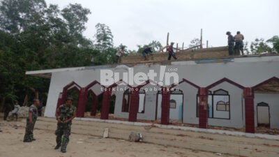 Koramil 0826-03 Proppo, Pamekasan Laksanakan Karya Bhakti Renovasi Masjid Babussalam