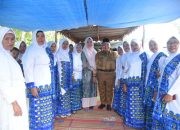 Bupati Tapsel dan Ketua TP PKK Kompak Hadiri Pengajian BKMT di Desa Saro Godung