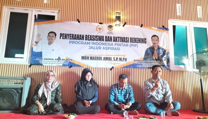 Penyerahan Beasiswa dan Sosialisasi PIP Jalur Aspirasi, Anggota DPR RI Ingatkan Jangan Sampai Putus Sekolah