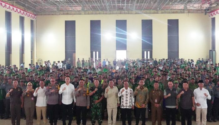 Bersama Ribuan Anggota LINMAS, Bupati Kuansing Siap Sukseskan Pemilu 2024
