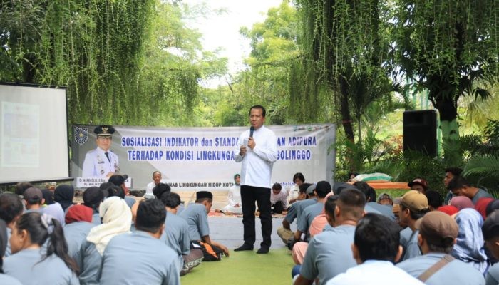 Peduli Tenaga Kebersihan, Pemkot Probolinggo Gandeng Baznas Serahkan Bantuan