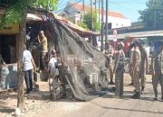 Satpol PP Probolinggo Tertibkan Pedagang dan Bedak di Trotoar, dan Bahu Jalan Pasar Semampir