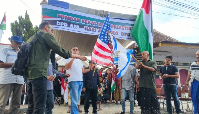ABI Bondowoso Bakar Bendera Amerika dan Israel Sebagai Bentuk Dukungan Terhadap Kemerdekaan Palestina