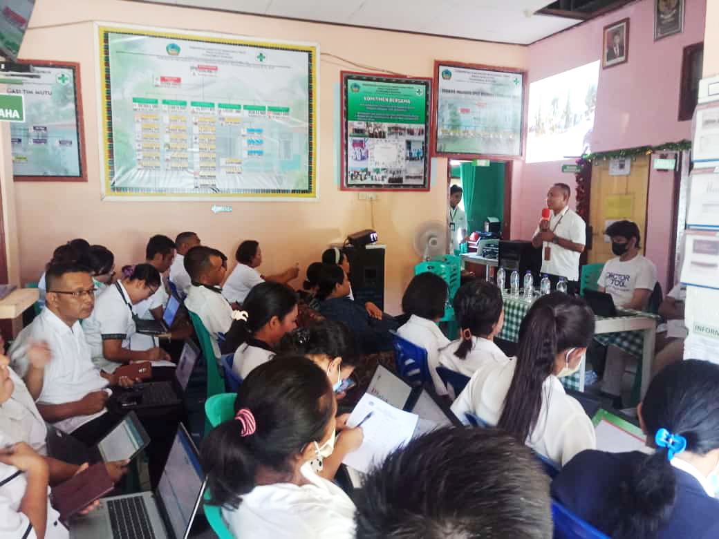 Training penggunaan DoctorTool di Manggarai Timur, Nusa Tenggara Timur. Sumber: DoctorTool