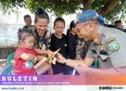 Usai Menyerahkan SK di Kecamatan Maesan, Pj Bupati Sapa Warga Yang Rela Menunggu Hingga Acara Selesai