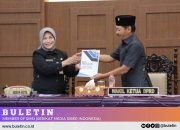 Sekda Kota Probolinggo Serahkan Nota Penjelasan Raperda RPJPD 2025-2045