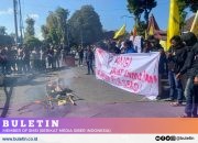 Puluhan Mahasiswa Lumajang Gelar Aksi Demo Tolak Penghapusan Honor Non NIP