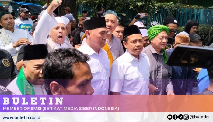 Bersama Ribuan Simpatisannya, Paslon Abah Anton-Dimyati Datangi Kantor KPU Kota Malang 