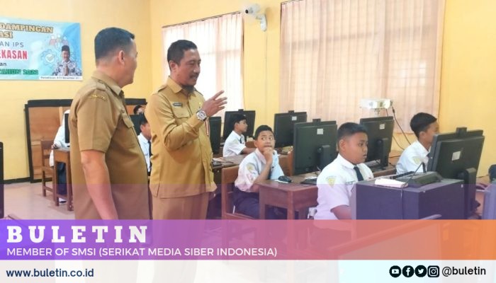 Pastikan Berjalan Lancar, Kadisdikbud Pamekasan Tinjau Pelaksanaan ANBK Jenjang SMP