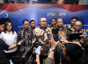 Sekjen Kementerian ATR/BPN Serahkan 3.256 Sertipikat Tanah bagi Masyarakat Jawa Barat, Minimalisir Sengketa dan Persempit Ruang Gerak Mafia Tanah