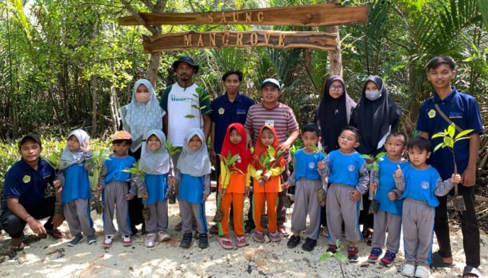 Kuliah Pengabdian Masyarakat UTM, Gagas Program Optimalisasi Ekowisata Mangrove di Desa Tengket Bangkalan 