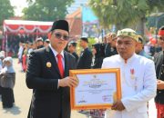 Dua Remaja Jember Dapat Penghargaan PJs Gubernur Jatim di Hari Sumpah Pemuda Ke 96