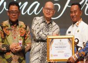 Pj. Bupati Probolinggo Raih Penghargaan Pembina Produktivitas Siddhakarya 2024