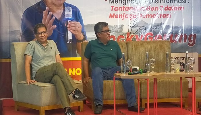 Hadiri Diskusi di Kota Madiun, Rocky Gerung: Anak Muda Zaman Sekarang Perlu Berani Berdebat 