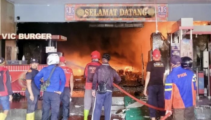 Aksi Tanggap Petugas Pemadam Kebakaran Berhasil Memadamkan Api Setelah 24 Jam Kemudian