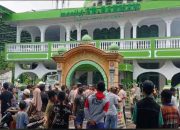 Jalan Protokol Provinsi Rambipuji -Puger Jember Rusak, Ratusan Warga Puger Blokade Jalan dan Bakar Ban