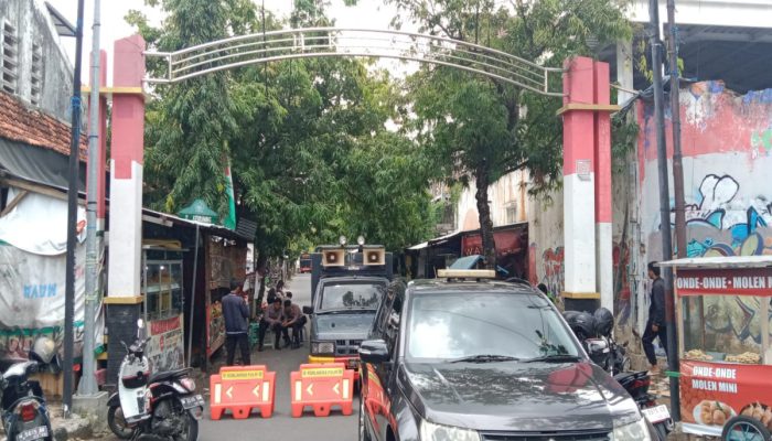 Imbas Rapat Pleno Rekapitulasi Pilkada, Polres Pamekasan Tutup Total Akses Jalan Ini