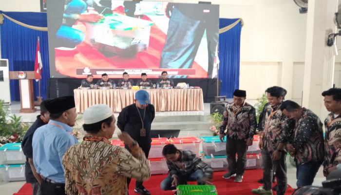 Rekapitulasi Suara Tingkat Kabupaten Pilkada 2024 di Pamekasan Dimulai Hari Ini, Paslon 02 Unggul Sementara 