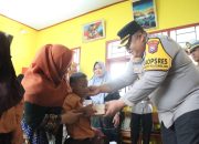 Wujudkan Asta Cita Presiden, Kapolres Pamekasan Bagikan Makan Siang Gratis Kepada Siswa SLB