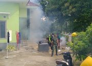 Anggota Kodim Pamekasan Bersama Puskesmas Galis Lakukan Fogging untuk Antisipasi DBD