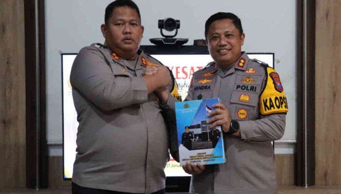 Tongkat Komando Polres Pamekasan Kini Berada di Tangan AKBP Hendra Eko Triyulianto 
