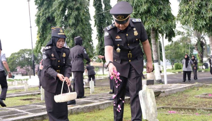 Imigrasi Kelas I TPI Jember Ziarah Makan Pahlawan, Hari Bhakti Imigrasi KE- 75