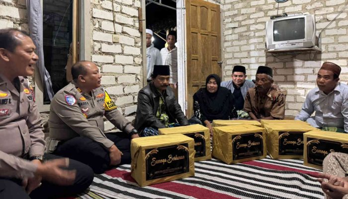 Kapolres Pamekasan Berikan Bantuan Korban Laka Meninggal Dunia di Bicorong, yang Menimpa 1 Keluarga 