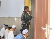 Padatnya Kegiatan, Satgas TMMD Ke-123 Letda Inf Saiful Jadi Muadzin Shalat Jum’at Bersama Warga