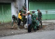 Dishub Bondowoso dan Satgas TMMD 123 Pasang RPPJ untuk Tingkatkan Keselamatan Berkendara