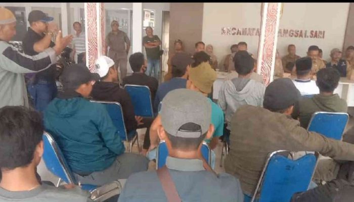 Terindikasi Korupsi, Audiensi Pemdes Curah Kalong Jember dengan Warganya Sempat Ricuh