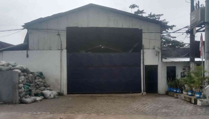 Warga Desa Manggisan Jember Keluhkan Pembuangan Limbah Plastik ke Sungai