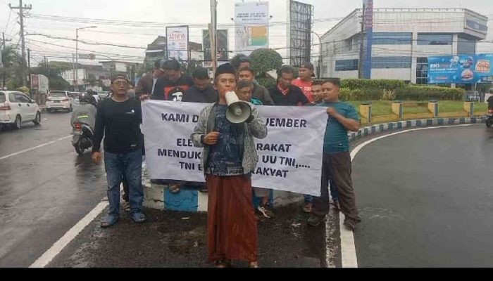 Masyarakat Jember Desak Pemerintah Segera Revisi UU TNI yang Telah Disahkan DPR RI