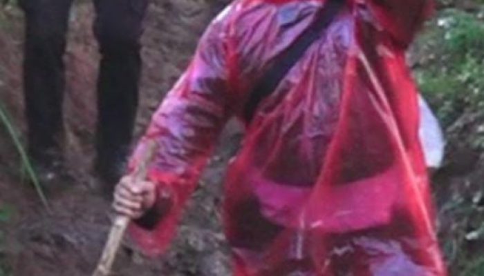 Oknum Polisi Di Bondowoso Ancam Wartawan Saat Mengambil Gambar Proses Evakuasi Jenazah Survivor Yang Terjatuh Di Gunung Saeng