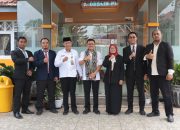 SMKN 3 Bondowoso Serahkan 7 Dokumen Penting Kepada Siswa Lulusan 2025, Kasek Sebut Untuk Mempermudah Saat Mencari Kerja