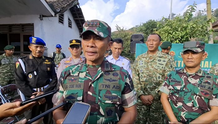 Yonif 514/SY Berikan Bantuan Karpet, Al quran, Pengobatan Gratis dan Bagikan Ratusan Paket Sembako untuk Warga Kaligedang