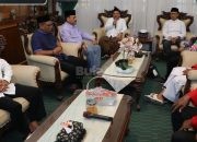 Penyambutan Haru 13 Jemaah Haji Kloter 35 Jombang, Gus Wabup: Semoga Menjadi Teladan di Masyarakat