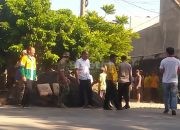 Pondasi Rumah Kholifah Amblas, Kades Kasian Timur, Masyarakat, Muspika, PT Imasco dan Pengusaha Lokal Gotong Royong